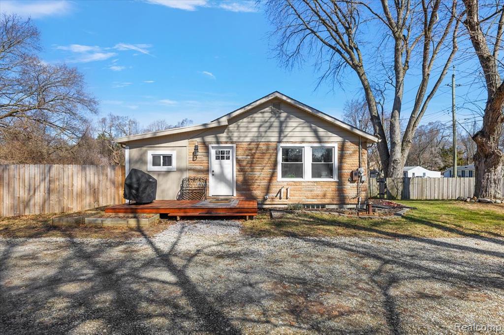 5275 Lake Grove Drive, White Lake, MI 48383 — Photo 45