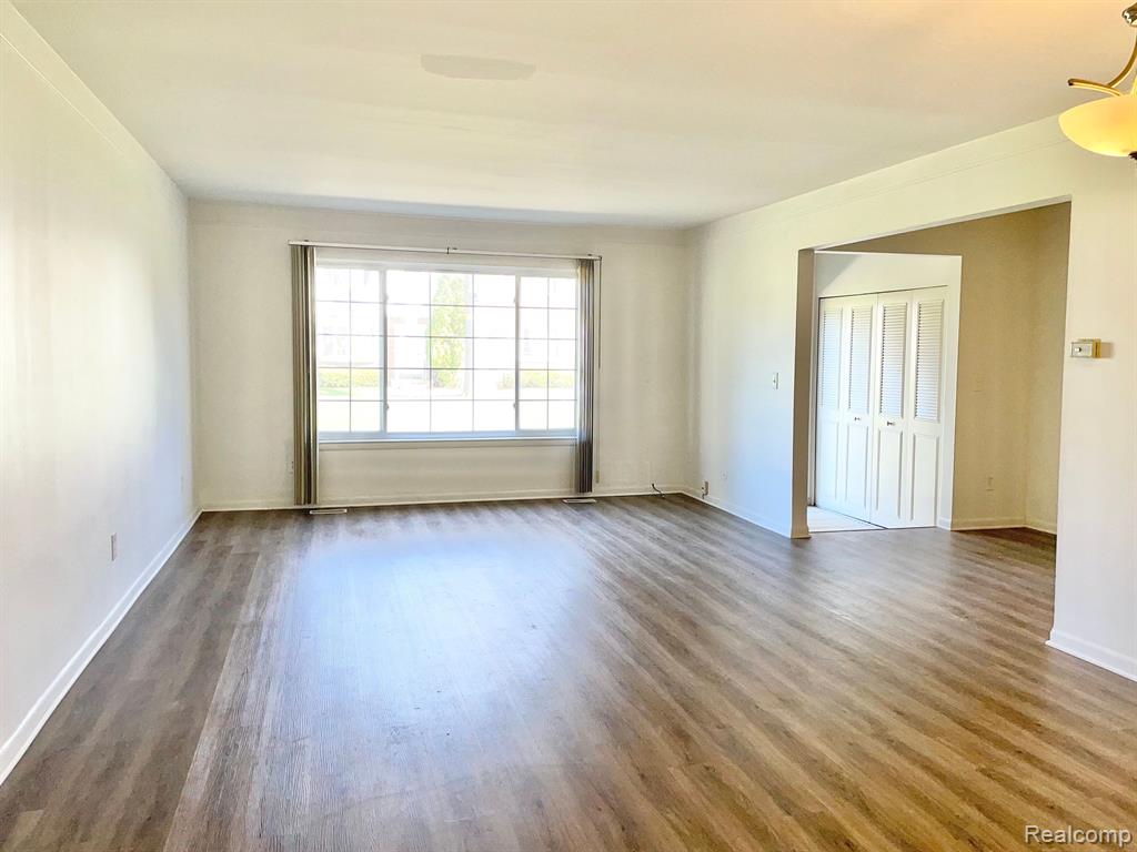 563 FOX HILLS Drive N, Bloomfield Hills, MI 48304 — Photo 5