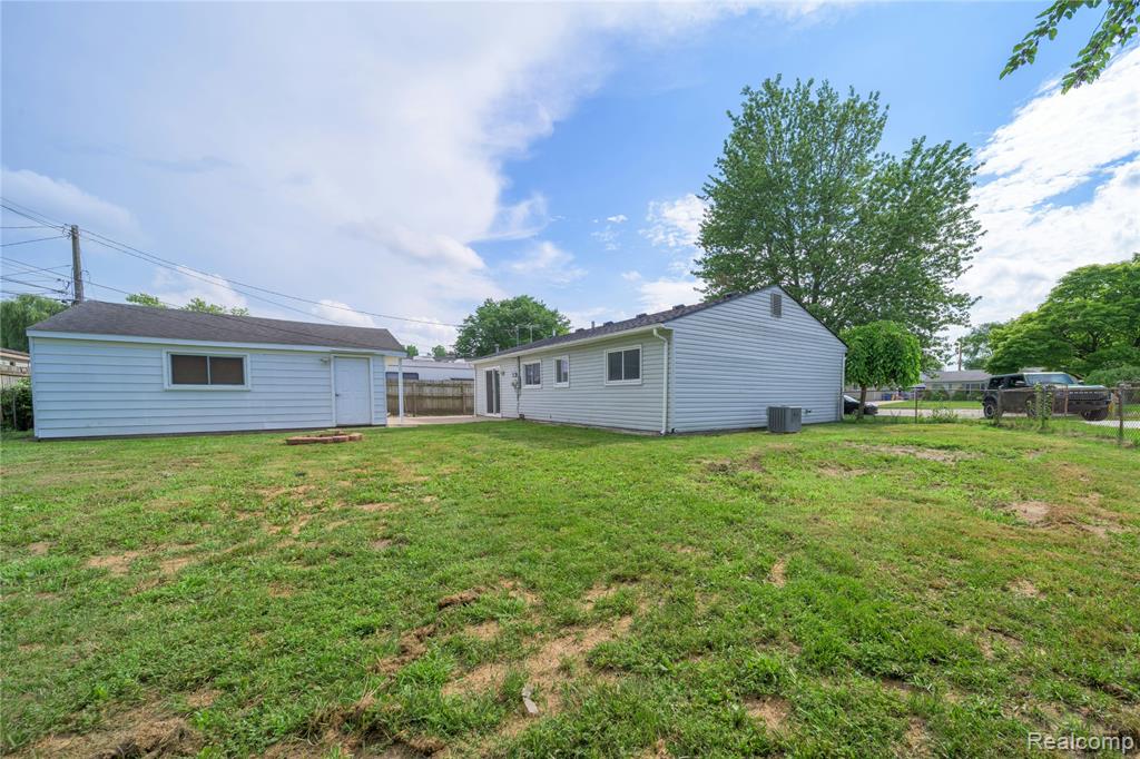 6448 Hunter Court, Westland, MI — Photo 24