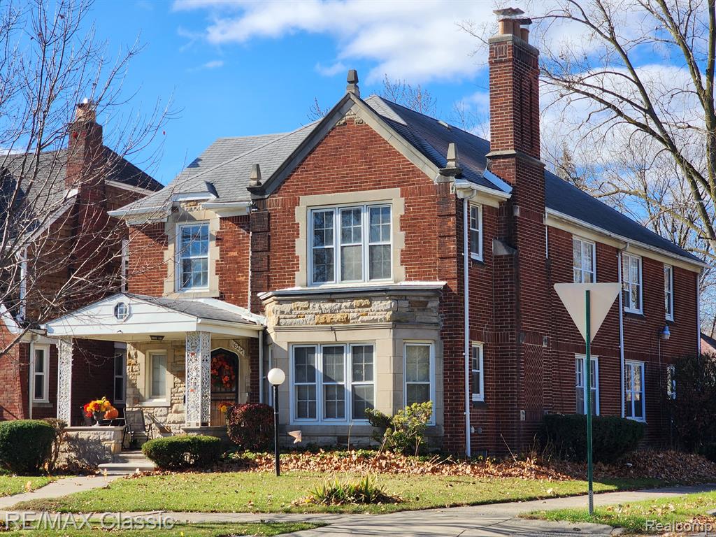 16215 and 16217 Greenview Avenue, Detroit, MI 48219 — Photo 2