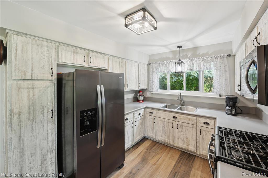 4098 Sam Snead Drive, Flint, MI 48506 — Photo 10