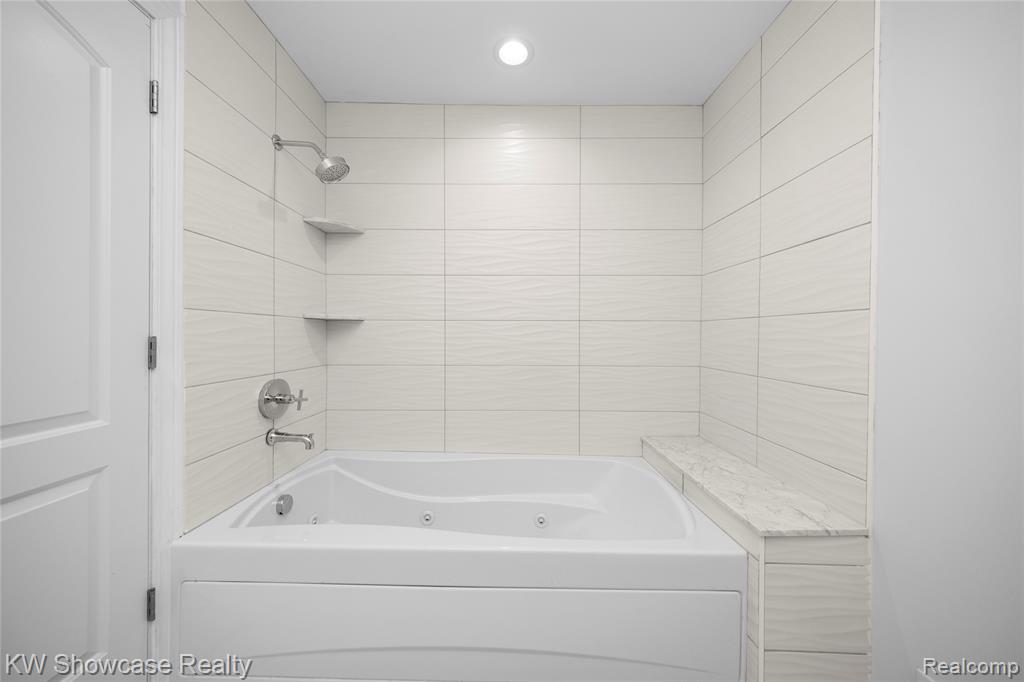 5512 Essex Court, West Bloomfield, MI — Photo 70