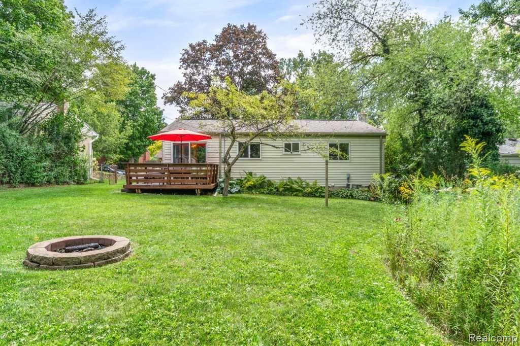 369 LARKSPUR Street, Ann Arbor, MI 48105 — Photo 32