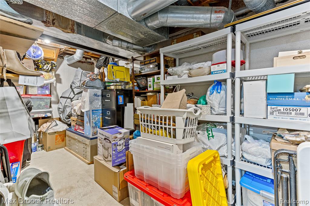 5492 Charrington Court, West Bloomfield, MI 48324 — Photo 48