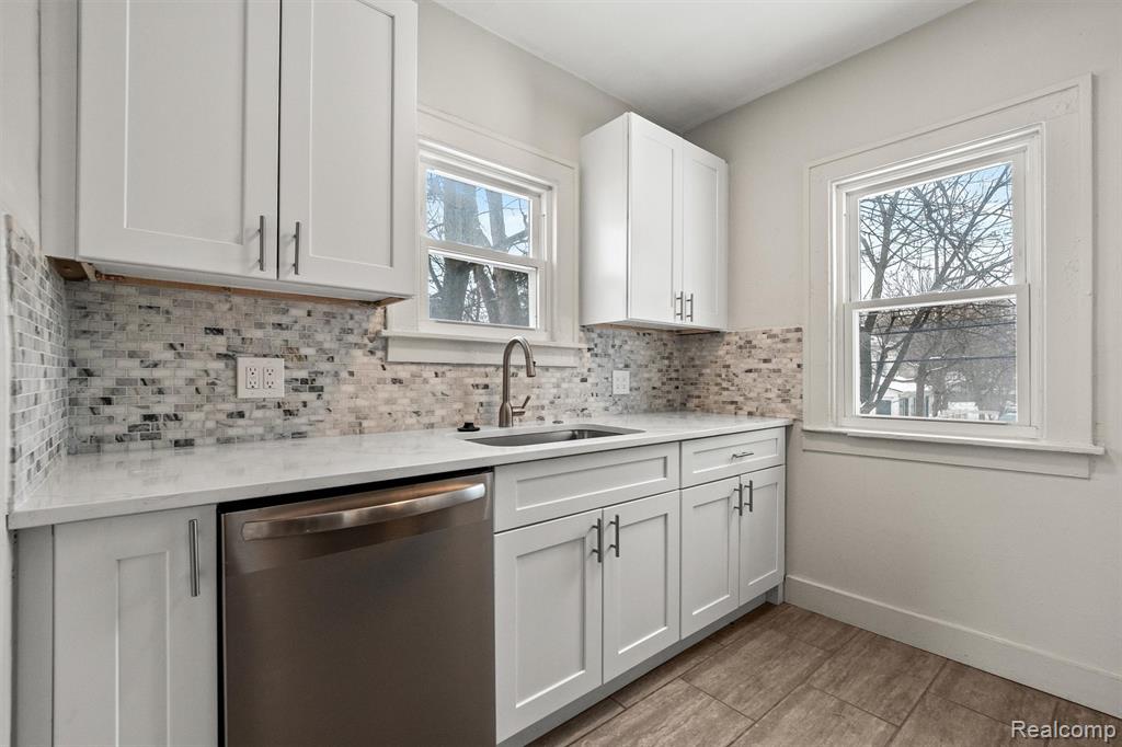 911 N Perry Street, Pontiac, MI 48340 — Photo 10
