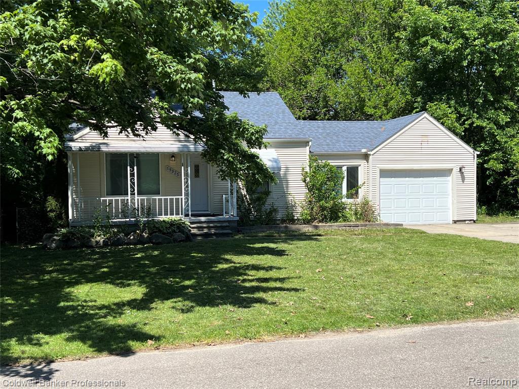 19925 Negaunee, Redford, MI 48240 — front exterior