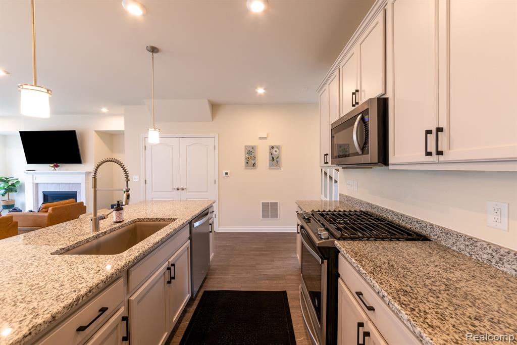 4878 BROOMFIELD Way, Lake Orion, MI — Photo 3
