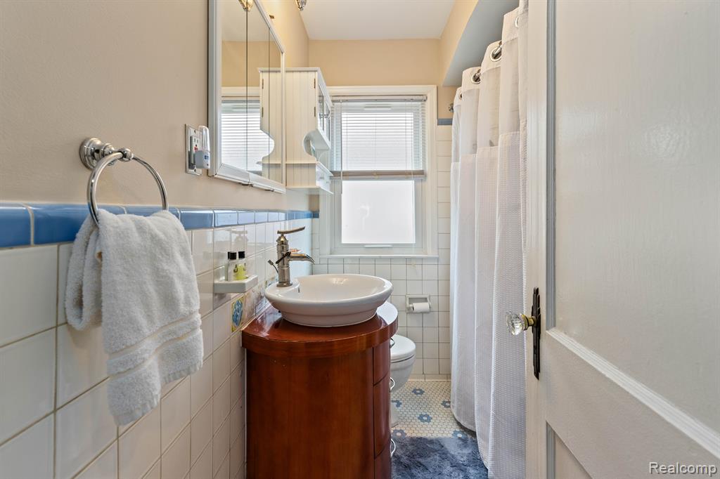710 N VERNON Street, Dearborn, MI 48128 — Photo 14