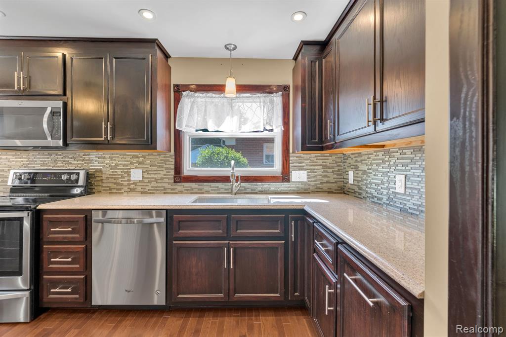26637 Clairview Drive, Dearborn Heights, MI 48127 — Photo 18