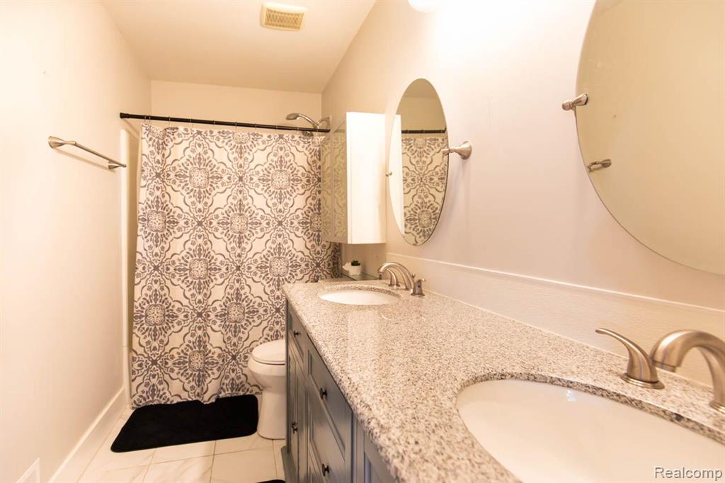 581 CHERRY ORCHARD Road, Canton, MI 48188 — Photo 30
