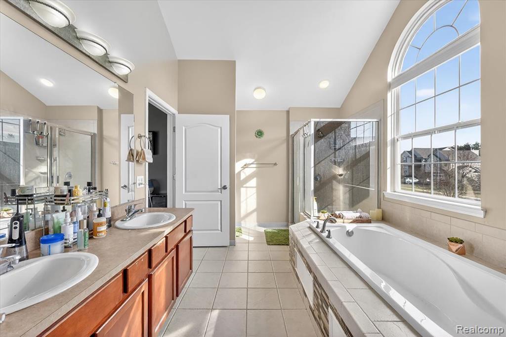 3196 Waldon Ridge Drive, Orion, MI — Photo 20