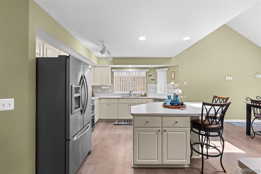 19550 Shorecrest Drive, Clinton Twp, MI 48038 — Photo 14