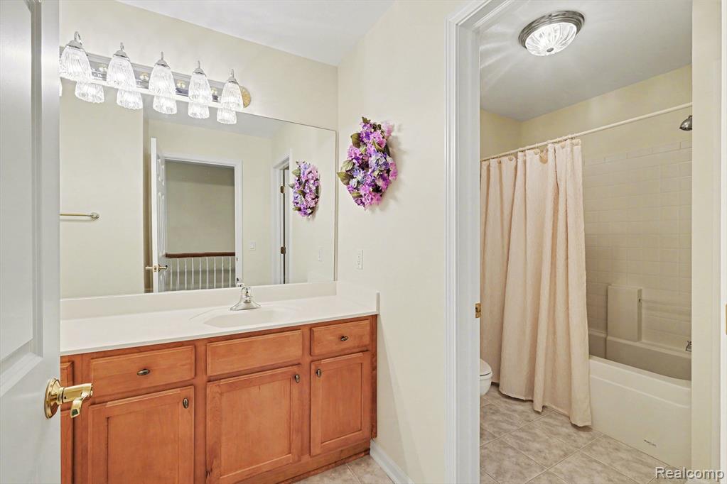 2215 Ridgemoor Court, Burton, MI 48509 — Photo 28