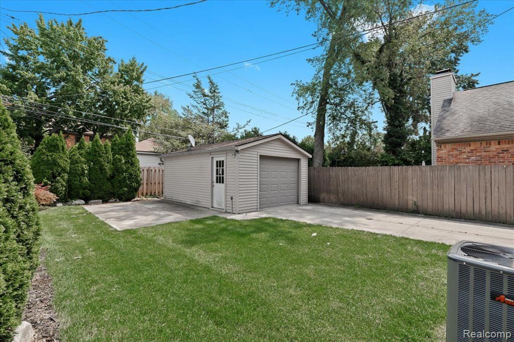 312 MCKINLEY Avenue, Grosse Pointe Farms, MI 48236 — Photo 36