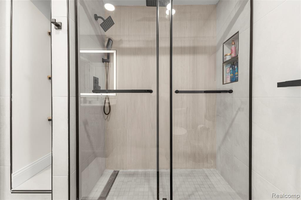 27020 Havelock Drive, Dearborn Heights, MI 48127 — Photo 46