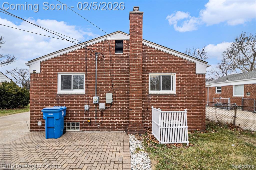 6320 Evangeline, Dearborn Heights, MI 48127 — Photo 3