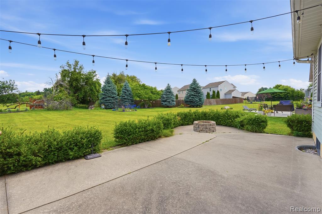 3477 Amber Oaks Drive, Howell, MI 48855 — Photo 28