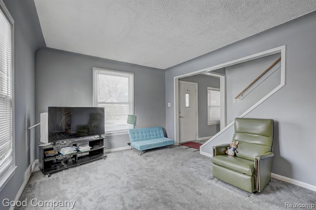 518 E Maxlow Avenue, Hazel Park, MI 48030 — Photo 7