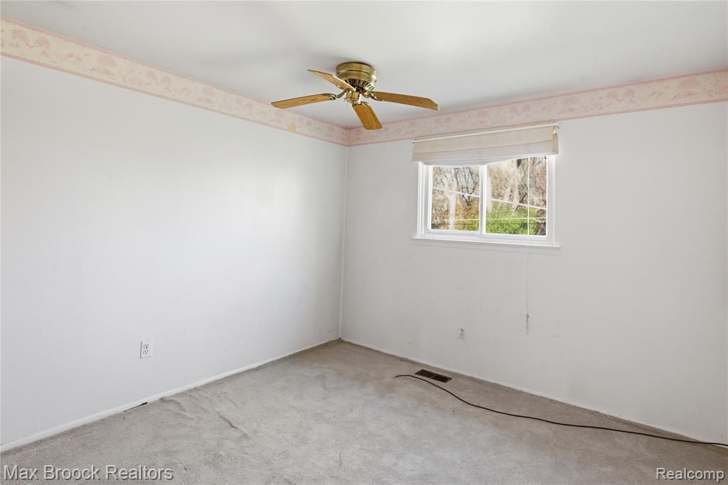 8759 Calvert Drive, Sterling Heights, MI 48312 — Photo 13
