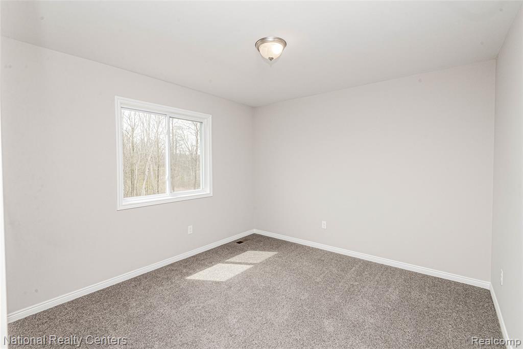 2495 Lindsay Lane, Grand Blanc, MI 48439 — Photo 33