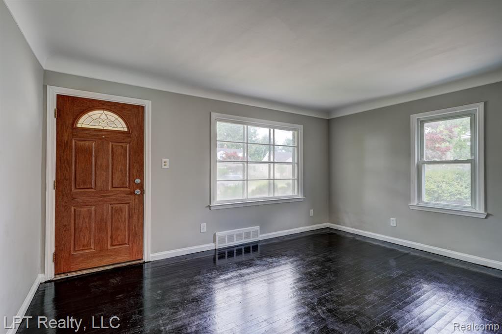 23038 Violet Street, Farmington, MI 48336 — Photo 3