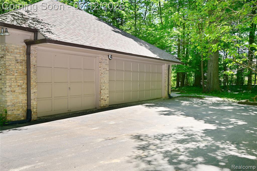 5684 Sussex Court, Troy, MI 48098 — Photo 43