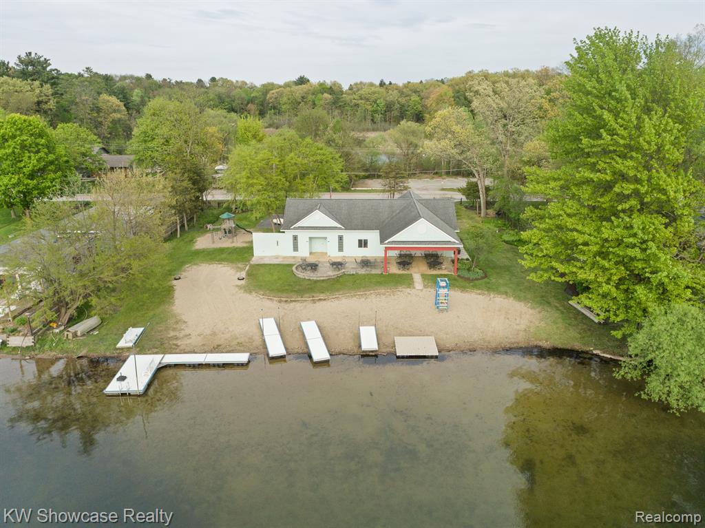5867 COMMUNITY Drive, Brighton, MI 48116 — Photo 11