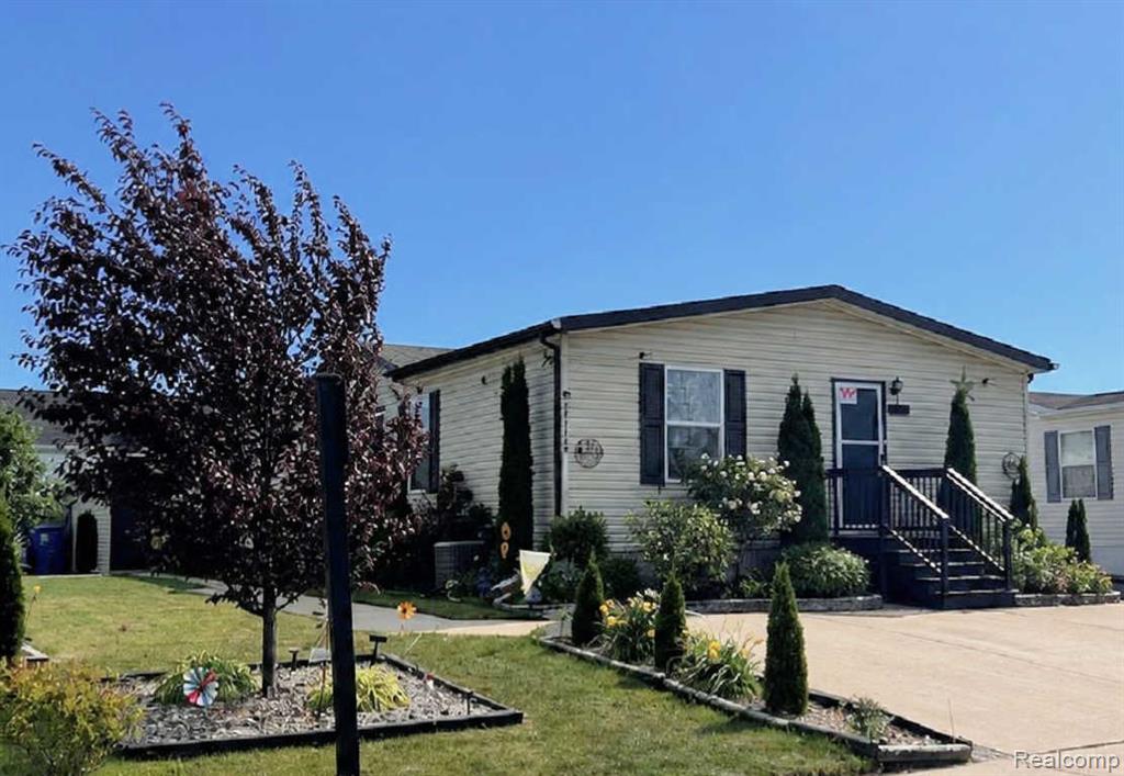 24445 Edwin Drive, Flat Rock, MI 48134