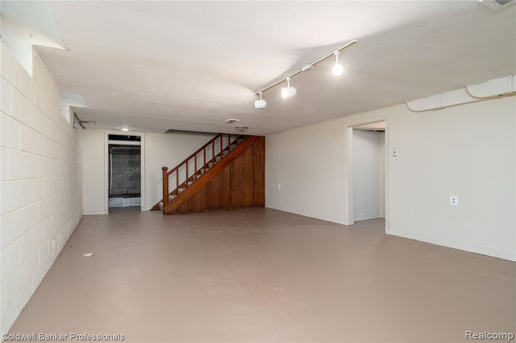 499 Sunningdale Drive, Grosse Pointe Woods, MI 48236 — Photo 43