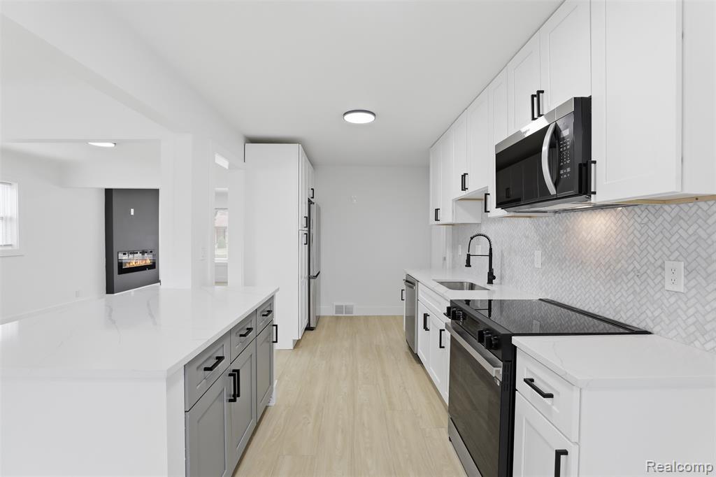 15230 Oakwood Drive, Oak Park, MI 48237 — Photo 15