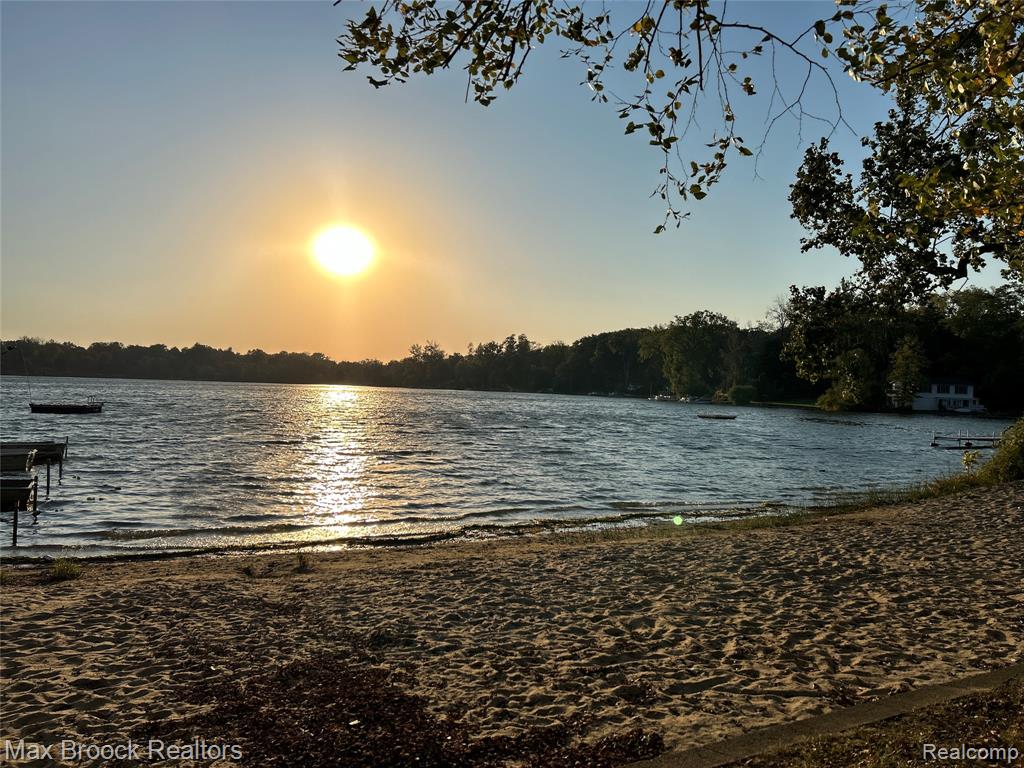 Wing Lake