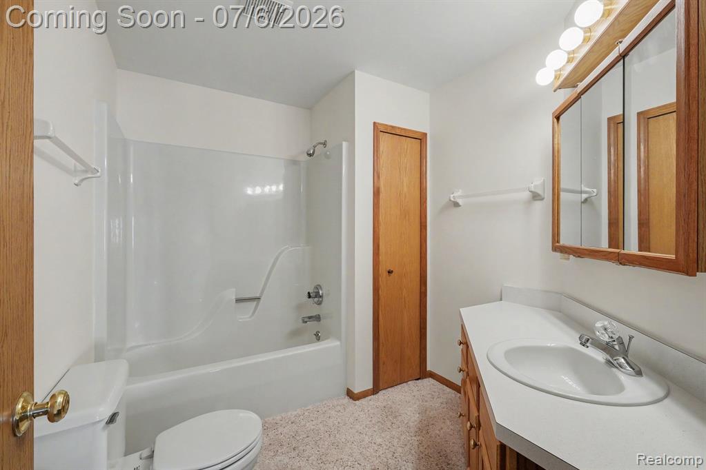4392 Springbrook Drive, Swartz Creek, MI 48473 — Photo 16