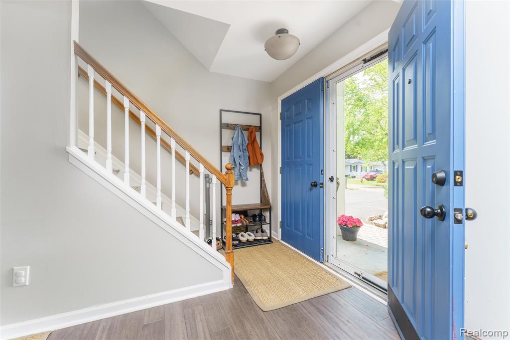 4231 Stanley Court, Waterford, MI 48329 — Photo 4