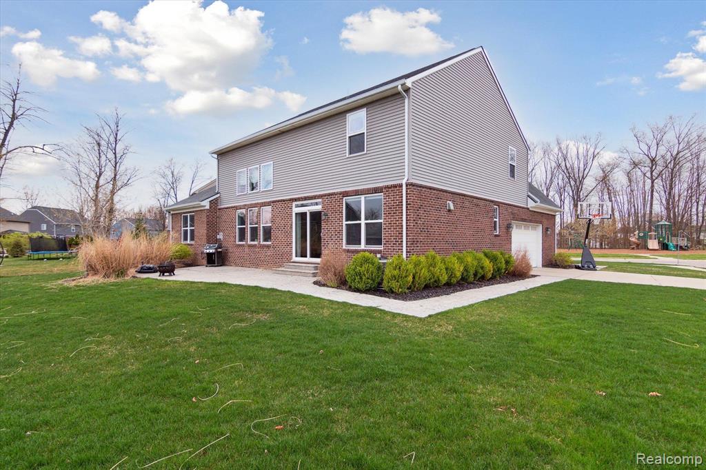 571 HUDSON Circle, South Lyon, MI 48178 — Photo 50
