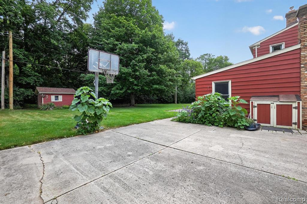 2356 Pineview Court, Flushing, MI 48433 — Photo 39
