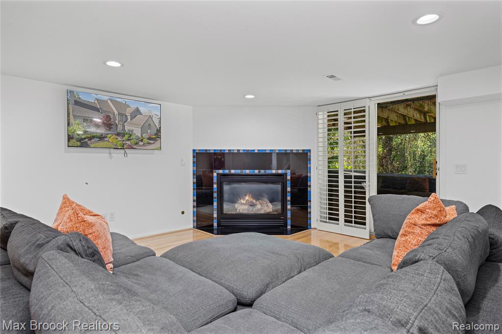 7102 Alta Vista Drive, West Bloomfield, MI — Photo 47