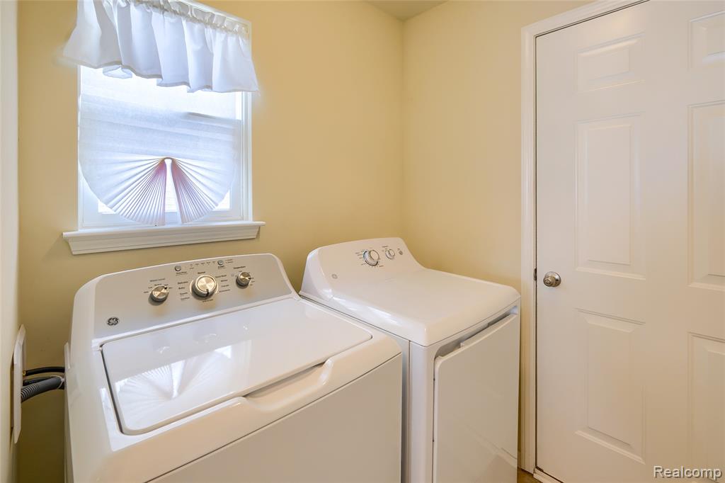 4503 Cross Creek Boulevard, Burton, MI 48509 — Photo 21