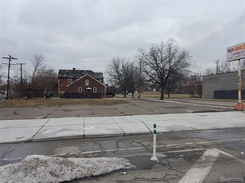 13131 E WARREN Avenue, Detroit, MI 48215