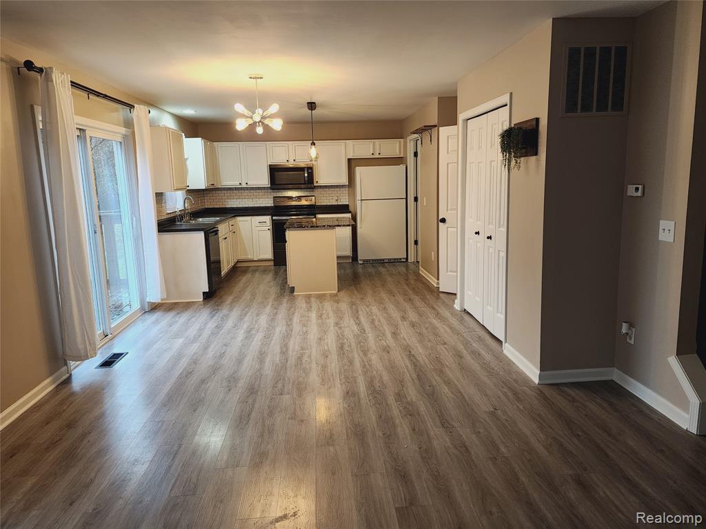 5184 Meadow Crest Circle, Holly, MI 48442 — Photo 7