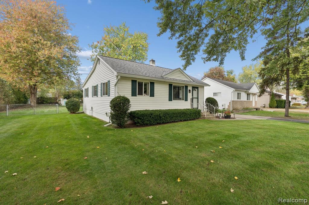 5159 Sashabaw Road, Clarkston, MI — Photo 3