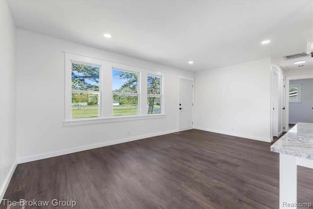 4062 N Belsay Road, Flint, MI 48506 — Photo 10