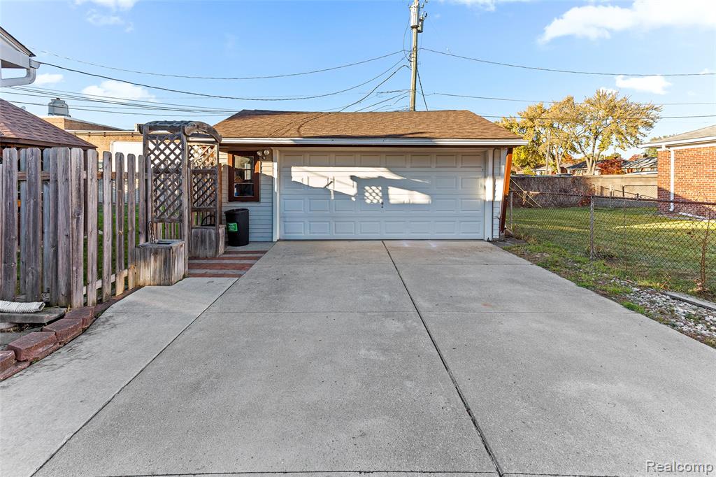 8681 Whitefield Street, Dearborn Heights, MI 48127 — Photo 4