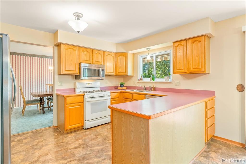 6877 Pittsford Street, Canton, MI 48187 — Photo 38