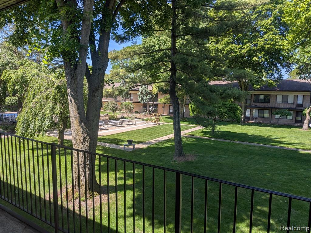 995 N Cass Lake Road, 218, Waterford, MI 48328 — Photo 14