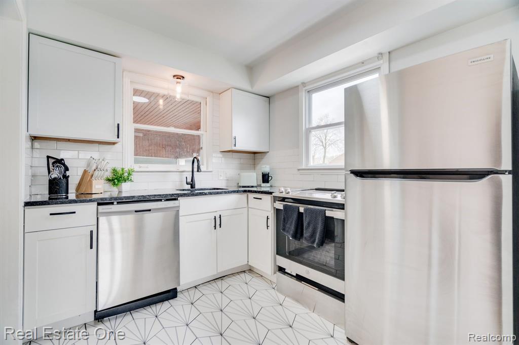 4727 OLIVIA AVENUE, Royal Oak, MI 48073 — Photo 10