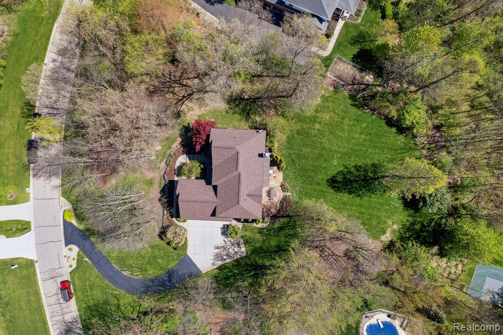 8504 Riverwalk Drive, Fenton, MI 48430 — Photo 71
