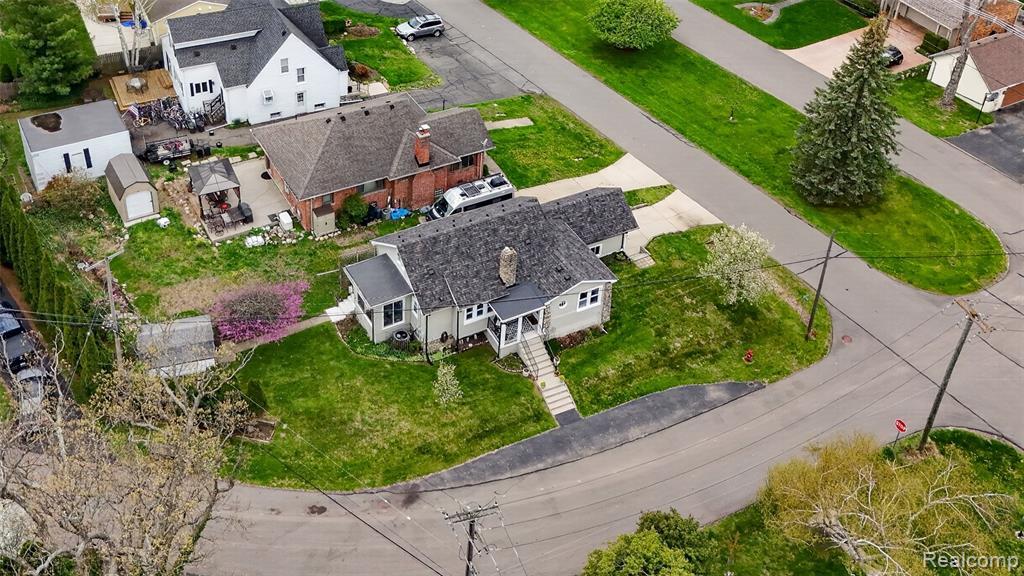 1430 Benvenue Street, Sylvan Lake, MI 48320 — Photo 42