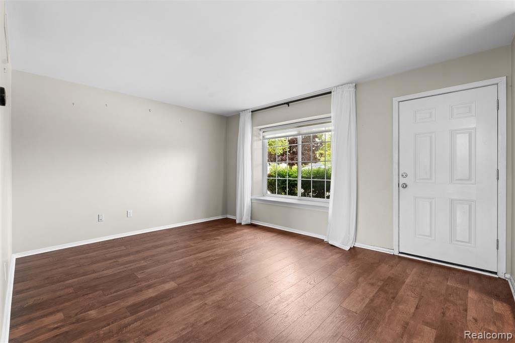 24525 Seaton Circuit E, 17, Warren, MI 48091 — Photo 10