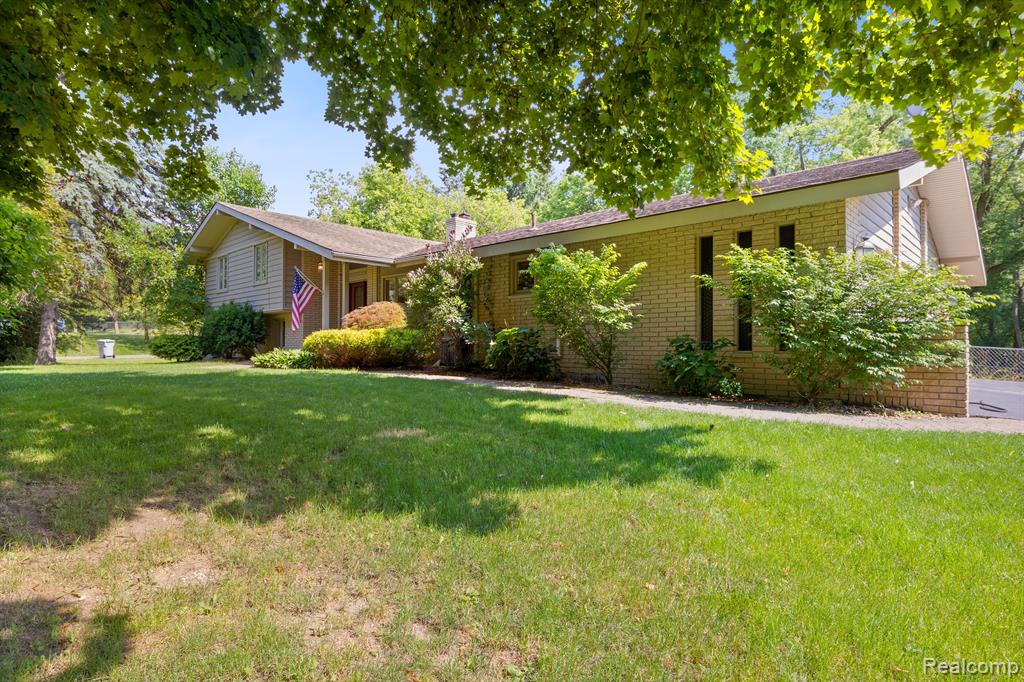 54655 PONTIAC Trail, Milford, MI 48381 — Photo 35