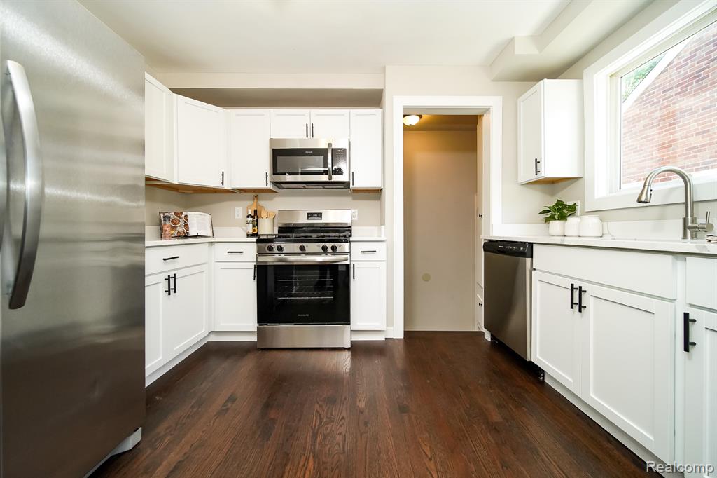 23610 Morton Street, Oak Park, MI 48237 — Photo 21